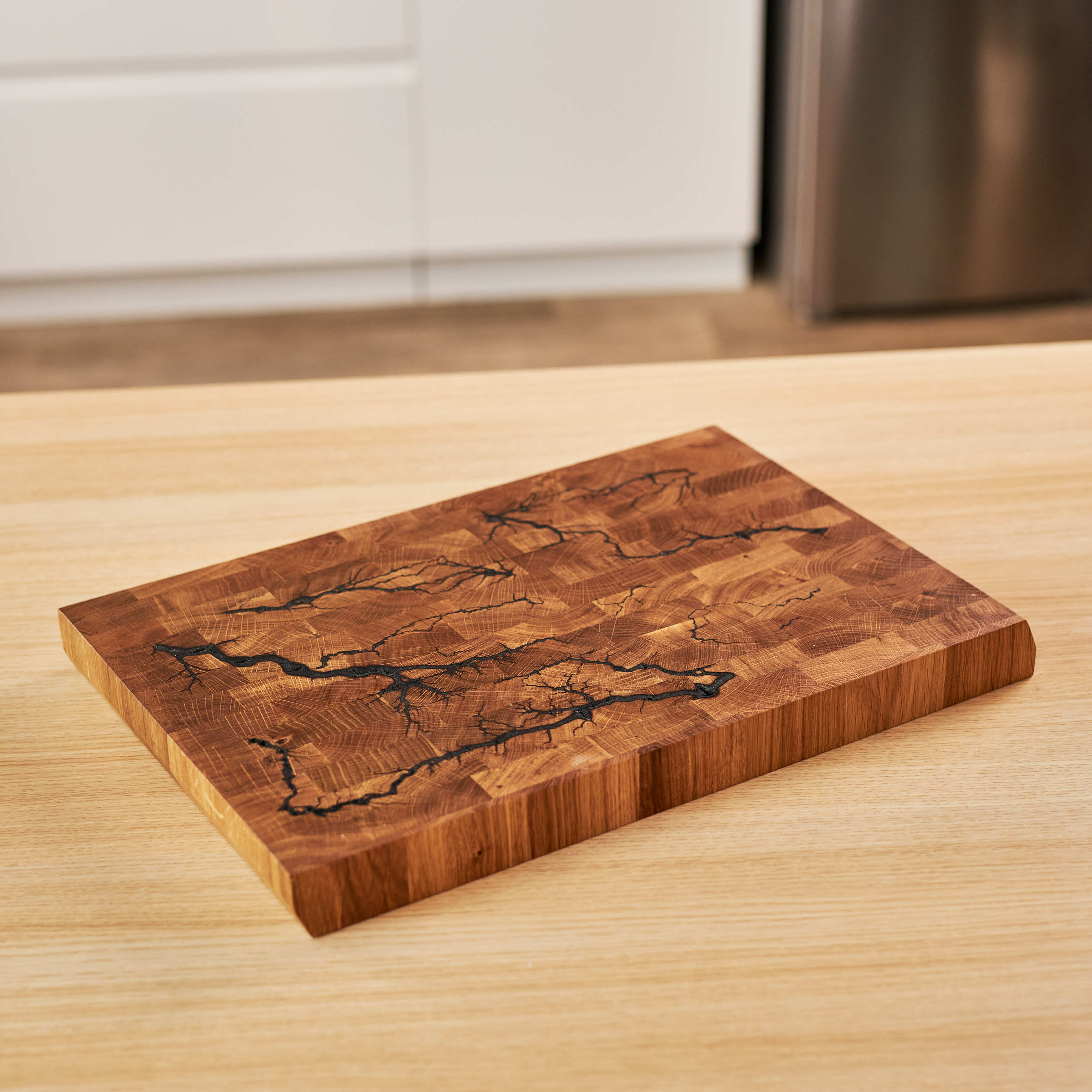 End Grain Oak Cutting Board with Lightning Pattern – 450×300×40 mm