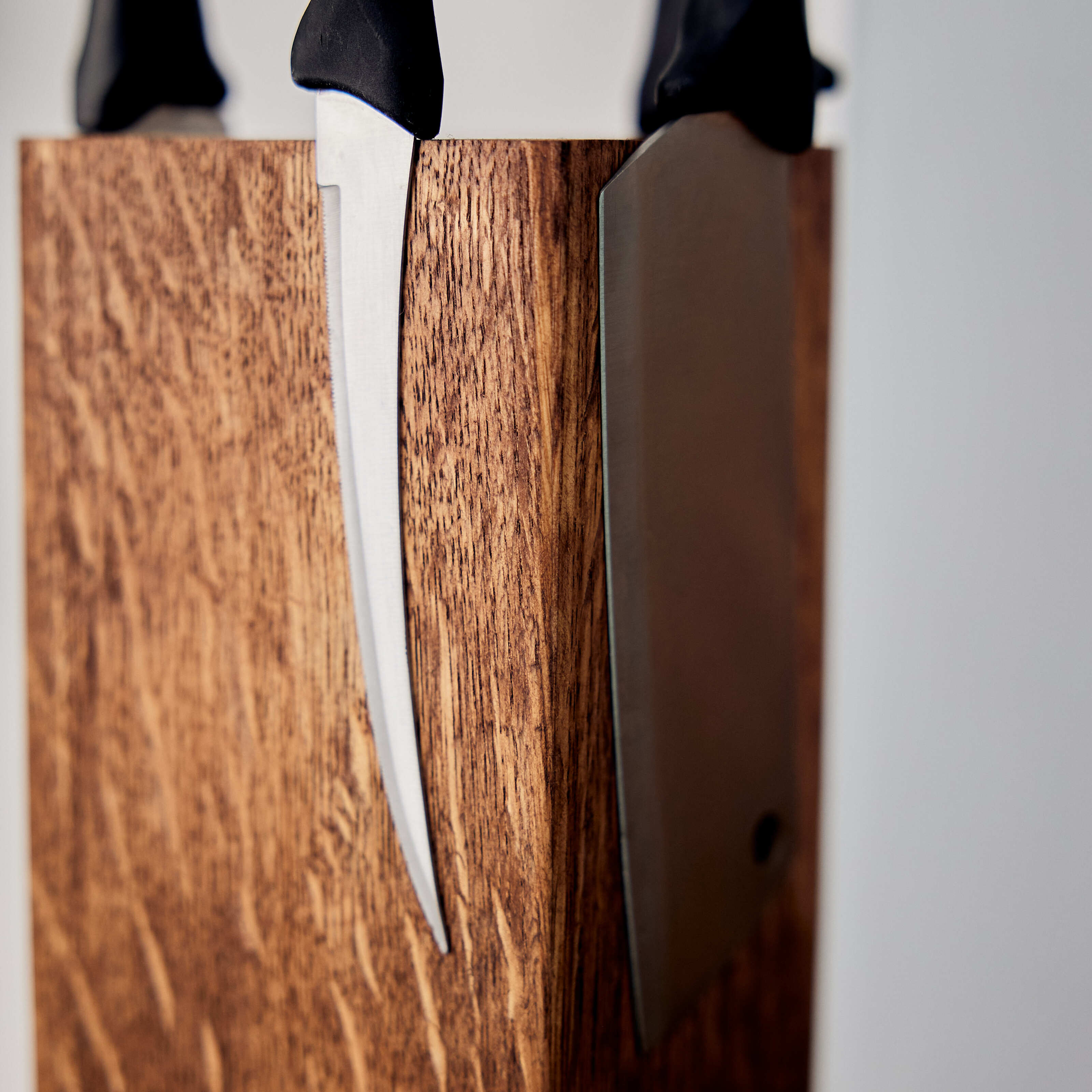 Rotating Magnetic Knife Block – Chocolate Oak