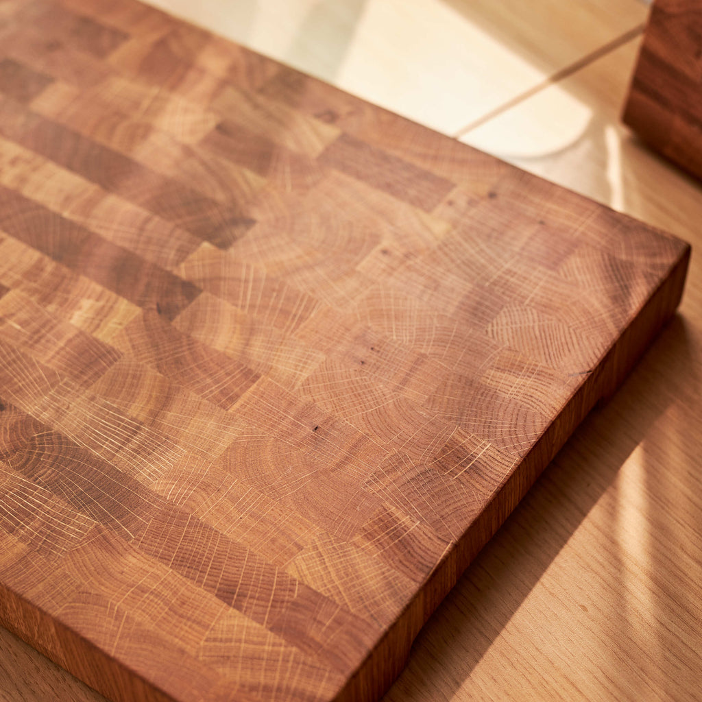 Klassisches Stirnholz-Schneidebrett aus Eiche – 350×250×40 mm