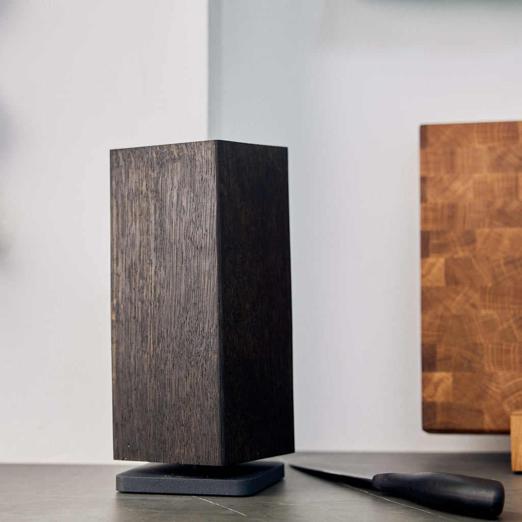 Rotating Magnetic Knife Block – Black Oak