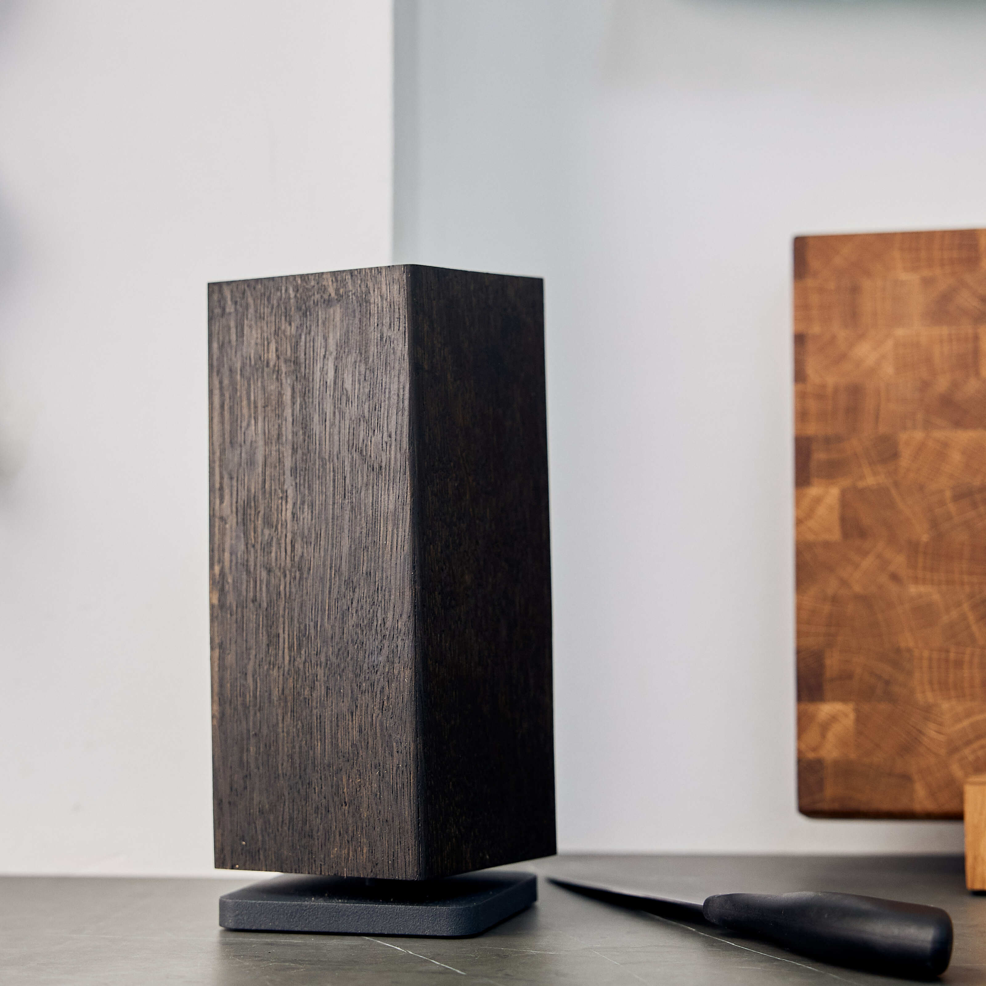 Rotating Magnetic Knife Block – Black Oak