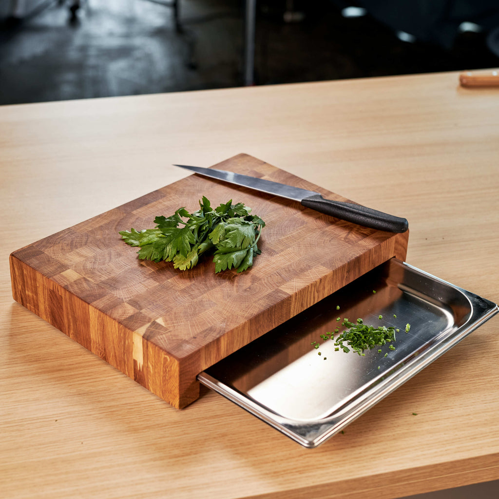 End Grain Oak Cutting Board with Stainless Steel Food Pan – 370×270×60 mm