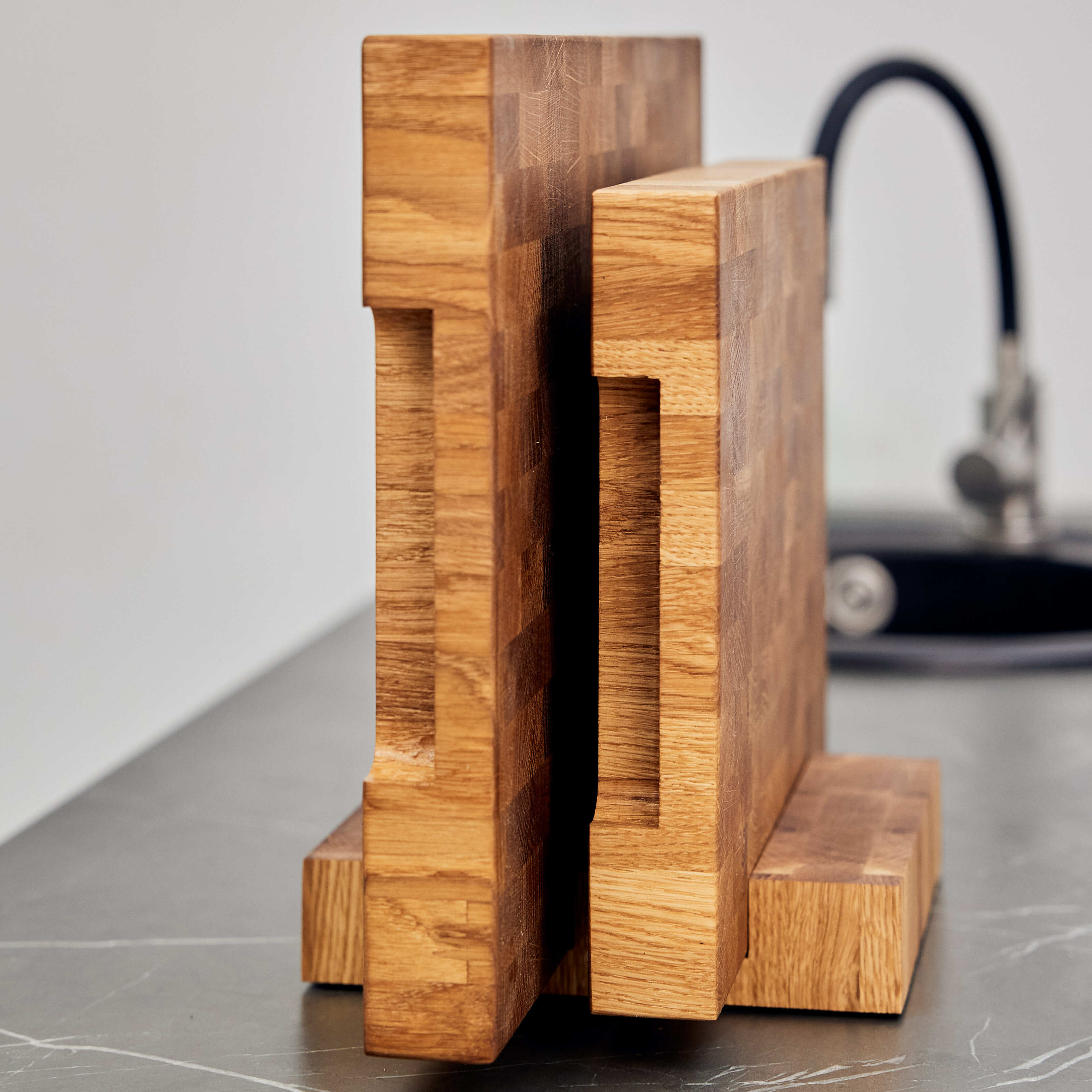 Classic End Grain Oak Cutting Board Set with Wooden Stand – 350×250 & 450×300 mm