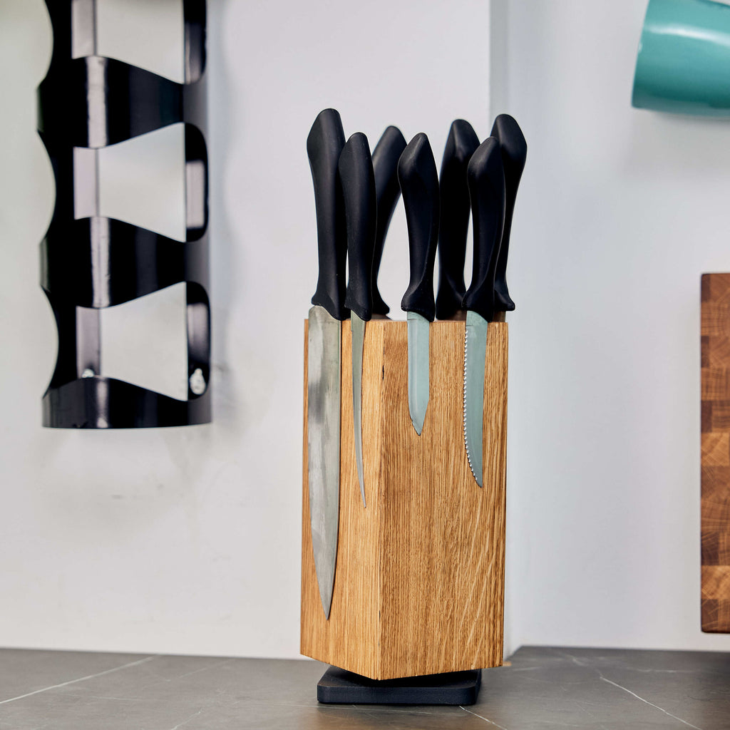 Rotating Magnetic Knife Block – Natural Oak