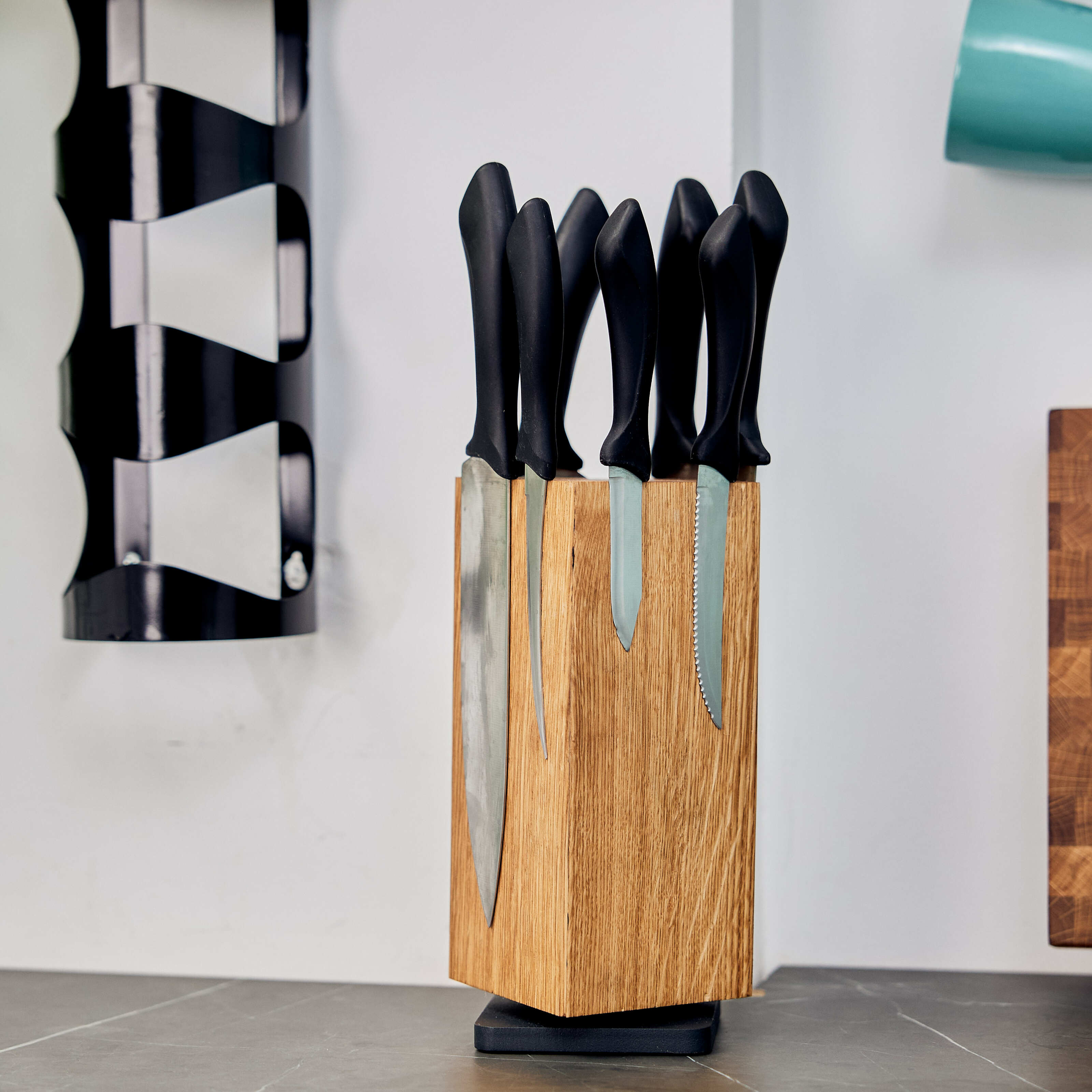 Rotating Magnetic Knife Block – Natural Oak