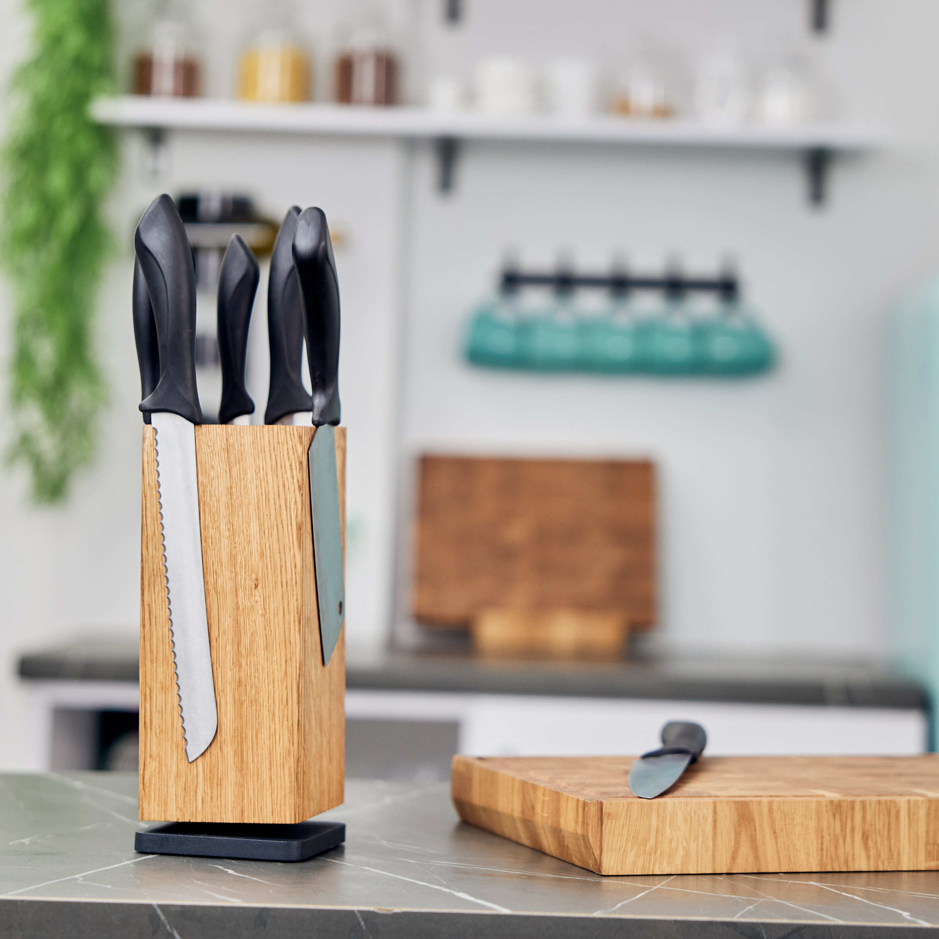Rotating Magnetic Knife Block – Natural Oak
