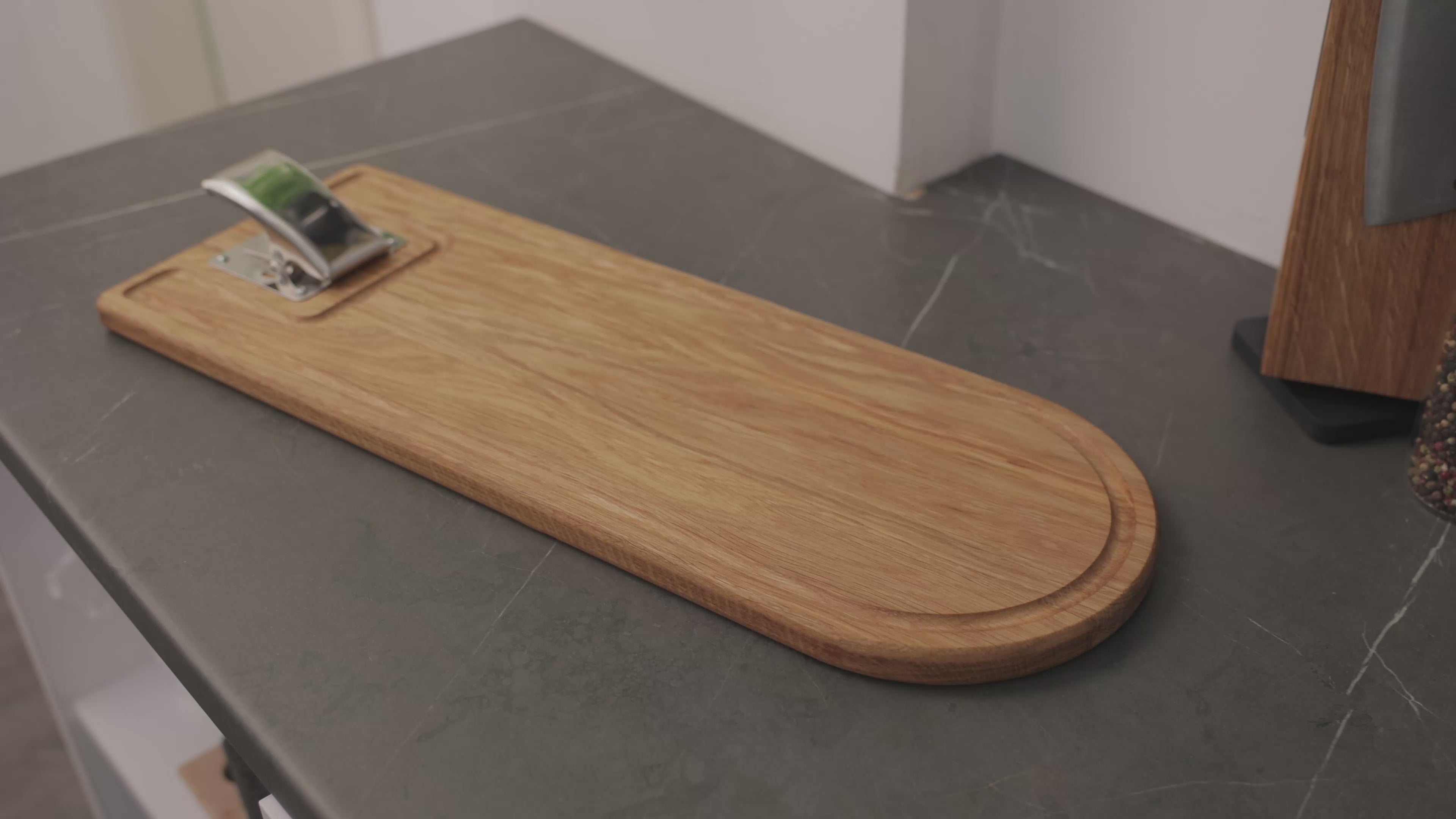 Oak Fish Cleaning Board with Tail Clamp